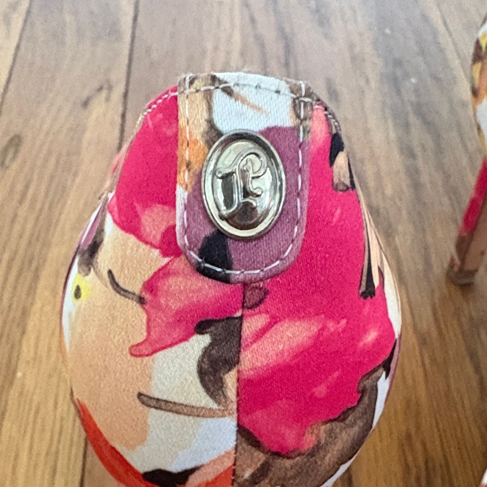 Floral Pointed-Toe Ivanka Trump Pumps in Multicolor - Women's Shoes - Picture 5 of 7